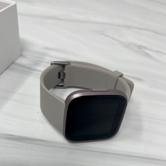 Like New - Fitbit Versa 2 - Picture 5 of 13